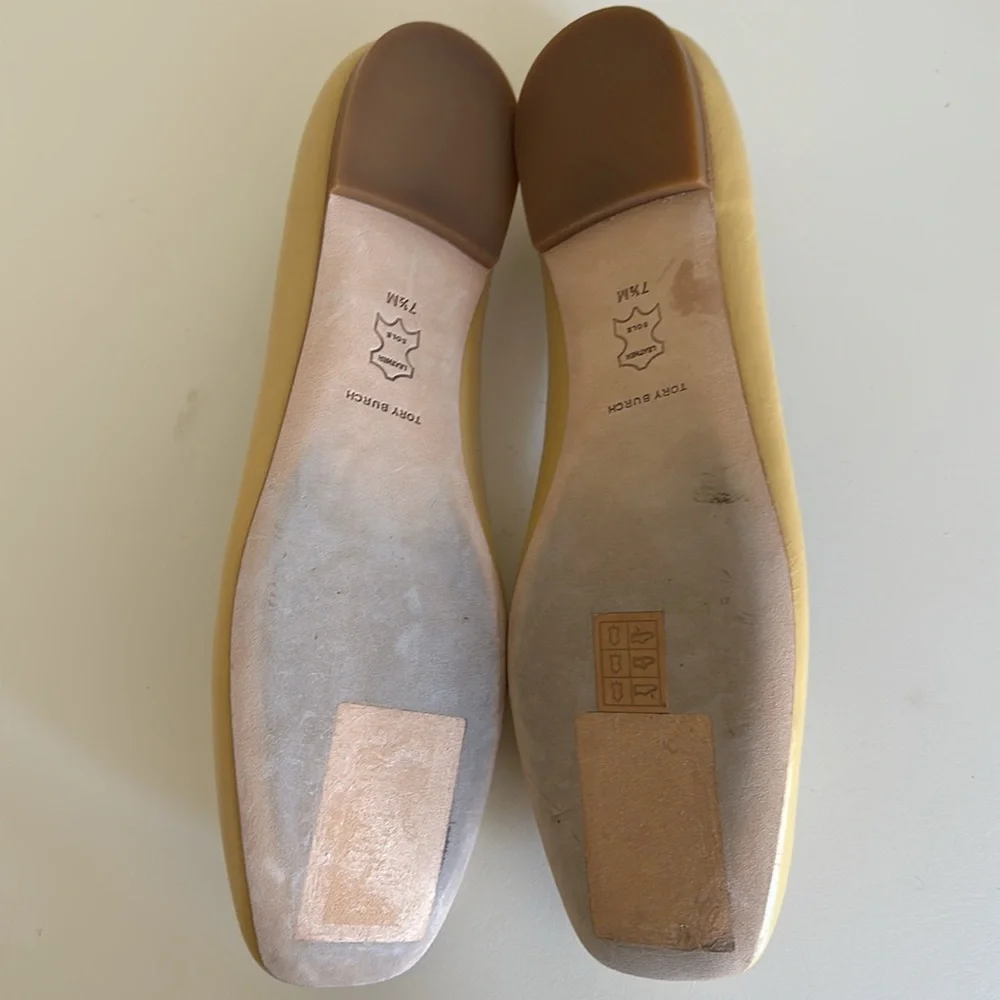 New Tory Burch Yellow Leather Ballet Flats with TB Logo. Size 7.5.